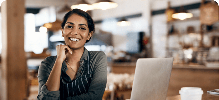 Restaurante personalizando as mensagens automáticas do chatbot WhatsApp