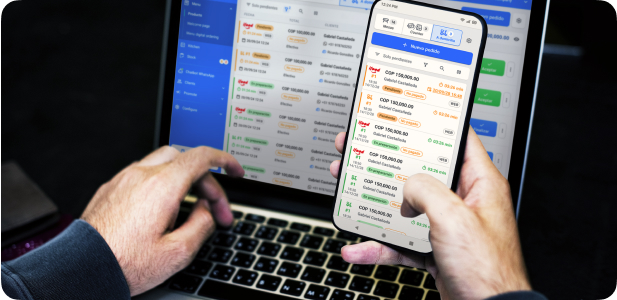 Cliente selecionando itens no cardápio web